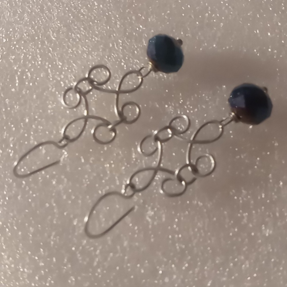 Dangling blue carnival glass crystal cut beaded & 925 wire earrings. Nwot